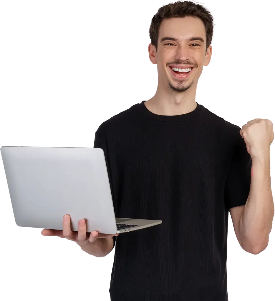 Mann mit Laptop freut sich über erfolgreiche Website